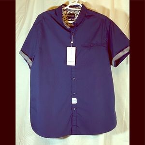 Men’s short sleeve button down. Size XL